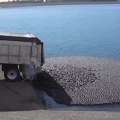 Ubacili su 96 miliona crnih loptica u jezero u nadi da će poslužiti svrsi: Kada su se vratili, usledilo je veliko iznenađenje…