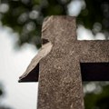 Skandal u BiH: Državna službenica osumnjičena da je prekopala groblje zbog vikendice