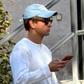 Ekskluzivni paparaco Uhvatili smo Jakova Jozinovića u Beogradu! Pevač se zakamuflirao ispod kačketa, na licu tamne naočare…