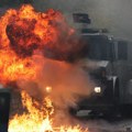 Učesnici protesta u Tirani bacali Molotovljeve koktele i kamenice na policiju