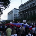Učesnici protesta “Srbija protiv nasilja” napravili prsten oko Vlade Srbije