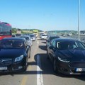 Protest: Blokirana jedna traka autoputa kod Centra Sava