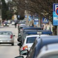 "Ima li ko svest u ovom: Gradu?" Bahati mladići divljali na Novom Beogradu: Udarili u nekoliko parkiranih vozila, pa pobegli…