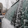 Опрез, возачи! АМСС упозорио: Због снега на појединим путевима обавезне зимске гуме