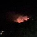 Drama u brdima iznad Rakovca, izbio Veliki požar: Nepristupačan teren otežava gašenje vatrene stihije (video)