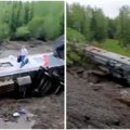 Prvi snimak katastrofalne nesreće u Rusiji Voz iskočio iz šina, ima povređenih - evo šta je uzrok (video)