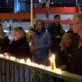 Održan protest protiv izmeštanja Starog savskog mosta, zapaljene sveće za nastradale u Novom Sadu