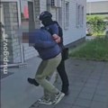Kubanac (28) na Novom Beogradu tukao suprugu, pa je Oborio na pod i pokušao da je udavi! Iživljavao se naočigled dece!
