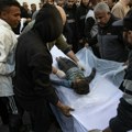 Mediji u Gazi: Najmanje 20 Palestinaca ubijeno dok su čekali pomoć u Rafi