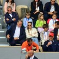 Pogledajte ko bodri Novaka u polufinalu RG protiv Sinera: Stigla Jelena, tu su Tara i Stefan