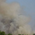 Gust dim na nebu nad Beogradom: Nadvisio zgrade, širi se nad poljem, dramatični snimci nadomak aerodroma
