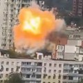 VIDEO Širi se stravičan snimak drona koji udara u zgradu u Rusiji: Usledila je ogromna eksplozija