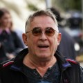 "Bolje da sam se uhvatila za dalekoovod, nego tebe upoznala": Mima Karadžić ljubi 35 godina mlađu, a na mrežama podelio…