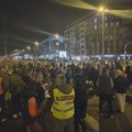 Protest roditelja učenika OŠ "Mladost": Blokirali raskrsnicu kod Piramide