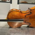 (Foto) Zaplenjena dva violončela stara 150 i 210 godina na aerodromu "Nikola Tesla"