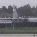 Irska: Muškarac se popeo na američki vojni avion i oštetio ga