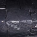 Policija pronašla više od 530 kilograma nelegalnog rezanog duvana, uhapšen muškarac