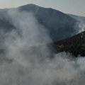 Požar na Suvoj planini i dalje bukti, preti velikom šumskom kompleksu