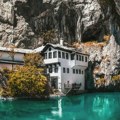 Reka koja izlazi iz stene kod Mostara: Ronioci su stigli 72 metra duboko, a kraj vrela još nisu pronašli, a fotografije su…