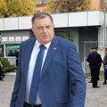 Skandal u sudu, Dodik odbio da ustane zbog „bola u leđima“: Sudija umesto njega konstatovala da negira krivicu