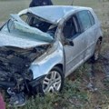 Automobilom sleteo sa puta, pa završio u njivi: Drama kod Topole, smrskano vozilo izvlačili meštani (foto)