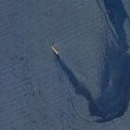 "Svetu preti velika katastrofa" Ključa u Crvenom moru, Huti raketirali brod - curi nafta i ostavlja trag dug 30km! Havarija…