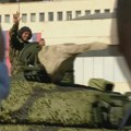 SRCE: Vučić nije uspeo da odvoji Vojsku od naroda