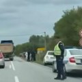Mladić (17) poginuo kod Požarevca! Detalji stravične nesreće: Bmw sleteo s kolovoza, udario ga na autobuskoj stanici…