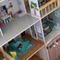 Neočekivani gost u kućici za lutke oduševio milione: Pogledajte kako izgleda kad se prava princeza odmara