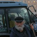 Traktori napuštaju centar Atine: poljoprivrednici poručili da nastavljaju borbu
