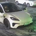 Novi trend iz Kine besni mrežama: Pogledajte šta vozači rade na punjačima za električne automobile