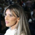 "Ćerka nije samouverena, oslonila se na jezičku barijeru" Jovana Pajić otkrila intimne detalje: "Plakala sam zbog Đine…