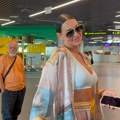Kaća u šik izdanju, nosi luks Šanel torbu: Na aerodromu je čekala ćerkica, suprug nije došao zbog ovoga