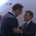 Francuski portal o susretu Makrona i Vučića: Francusko-srpski zagrljaji u veoma napetoj atmosferi