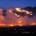 Požar besni kod Dubrovnika: Vatra preti kućama, kanaderi prizemljeni zbog vetra (foto, video)