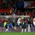 Sjajan gol gudelja u porazu sevilje: Arsenal iščupao pobedu u Španiji, Mančester junajted jedva preživeo Kopenhagen!