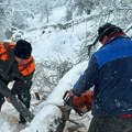 Snežne padavine napravile probleme u ivanjičkom selu Katići: Stanovnici Maskove nemaju struje i mobilne mreže