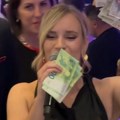 (Foto): Pred finale "Zvezda Granda" Šejla Zonić zgrnula ogroman bakšiš: U rukama joj hiljade evra