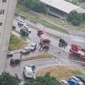 (Foto) požar u bloku 61 na Novom Beogradu: Više vatrogasnih vozila na terenu, evo šta je uzrok