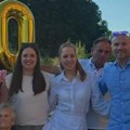 Slavlje u domu Aleksandra Sofronijevića: Baki proslavio 90. rođendan, lepa doktorka sva u belom - Ne odvaja se od njega