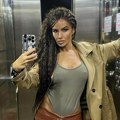 Sindi napunila 46 i razvalila u kupaćem: Za nju kažu da je najzgodnija Srpkinja, a godinama ne živi od pevanja