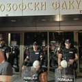 Policija i dalje čuva Filozofski u Novom Sadu: „Pauk“ služba fotografisala traktore
