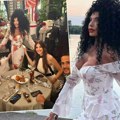 (Foto) lidija Vukićević slavi sa sinovima i njihovim ženama: Glumica istakla atribute, a njene snajke skoro skroz pokrivene…