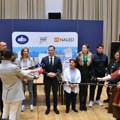 Mali uručio ključeve stana i automobila dobitnicima igre "Uzmi račun i pobedi"