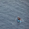 Italijanska obalska straža spasila desetine migranata, dvoje poginulo: Neke su helikopterom prevezli u bolnicu, 14 ih je u…