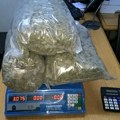 Policija zaustavila vozilo, u prtljažniku gotovo 9 kilograma marihuane