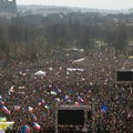(Foto) Najveće antivladine demonstracije u Češkoj od 2019: Građani protiv smanjenja vojnih izdataka
