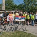 Pedale za solidarnost: Zrenjaninski biciklisti krenuli put Novog Sada uprkos tropskim temperaturama Zrenjaninski biciklisti