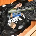 U stanu skrivali i snajper: Akcija policije u Herceg Novom, zaplenjeno oružje, uhapšene četiri osobe (FOTO)