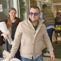 Naš pevač ima samo jedan hit, od njega hrani šestoro dece: Svakom će kupiti po stan, a vozi auto od 100.000€